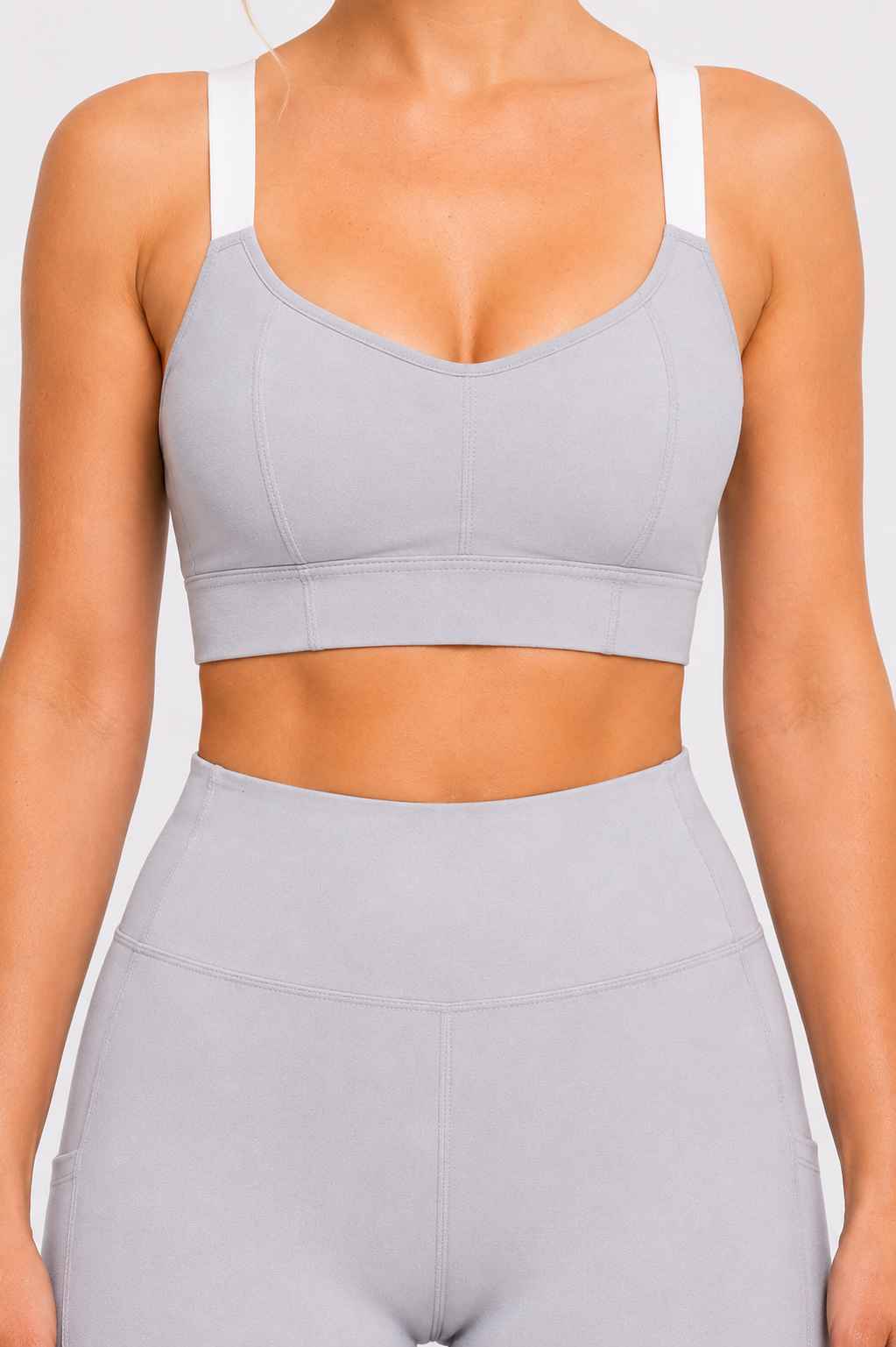 Conjunto Cadência Cinza – Top Alça Larga + Short com Bolso